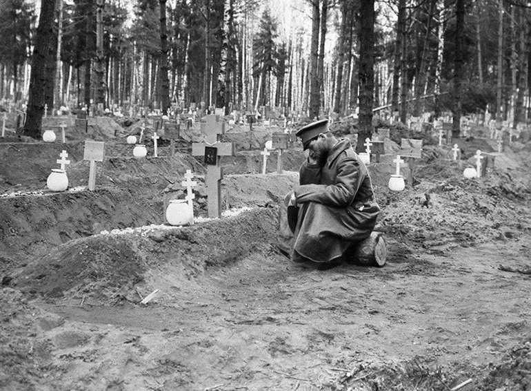 Надгробия неопознанных солдат